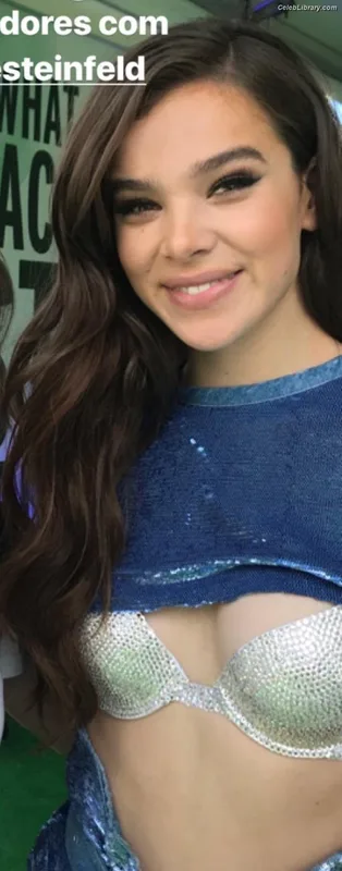 Hailee Steinfeld photo 8 of 1042