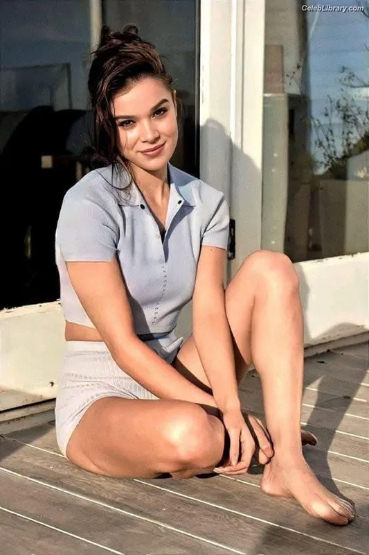Hailee Steinfeld photo 12 of 1042