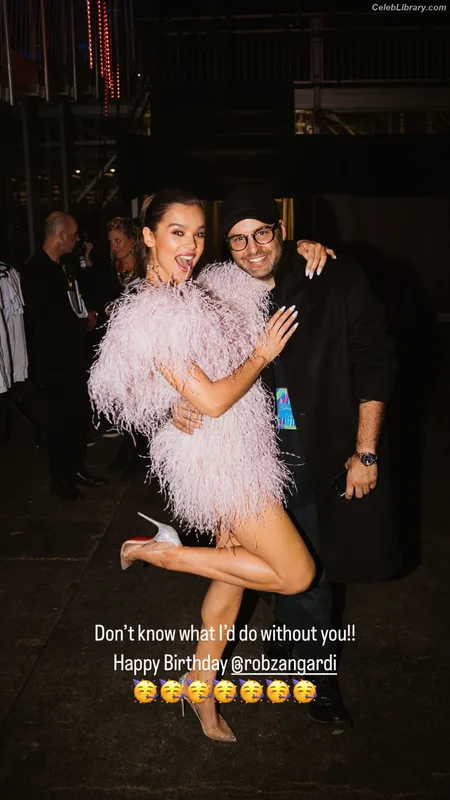 Hailee Steinfeld photo 3 of 1042