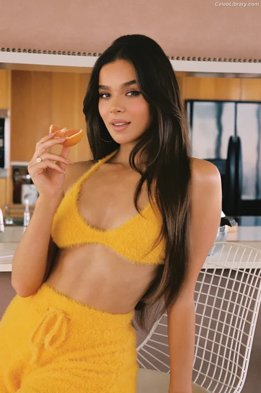 Hailee Steinfeld photo 8 of 1042