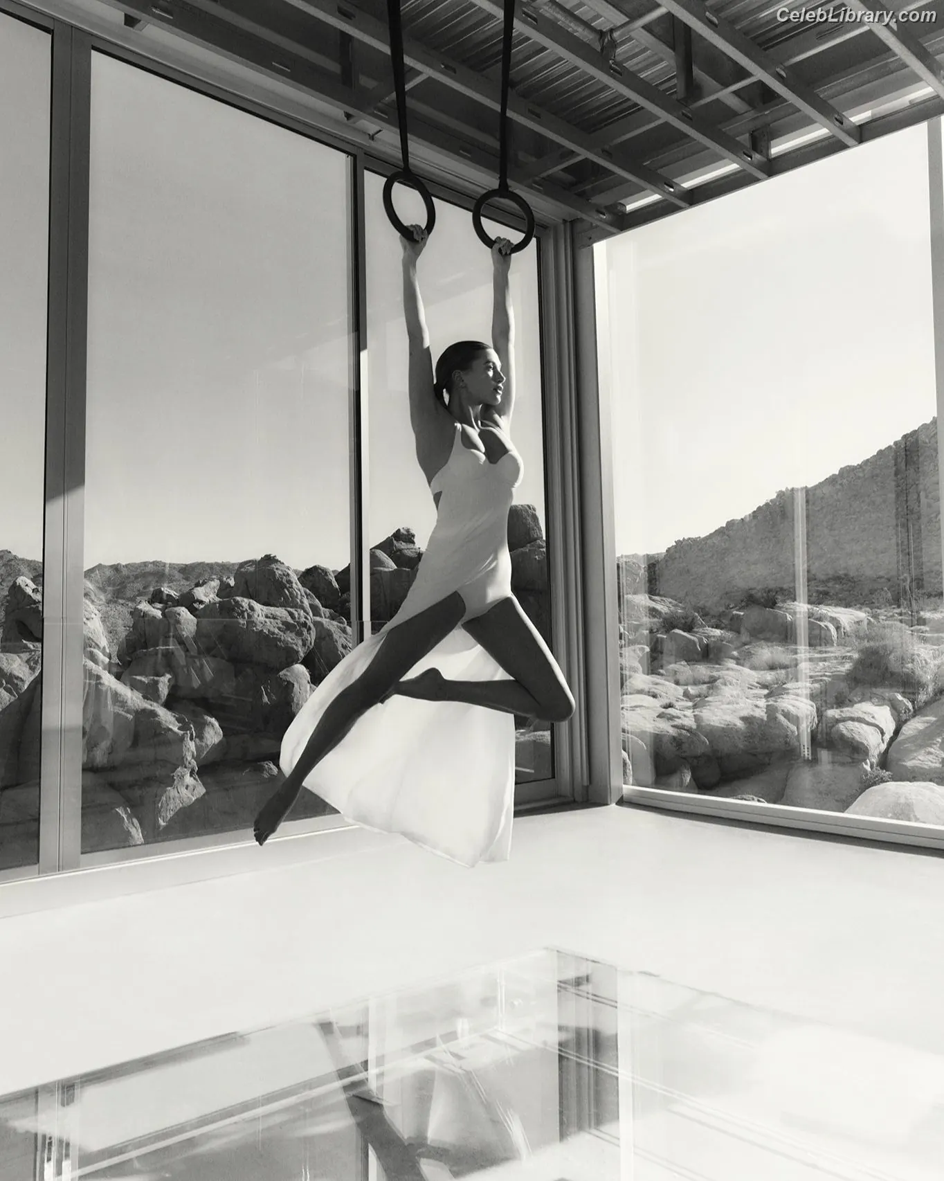 Hailey Baldwin Bieber photo 14 of 1156