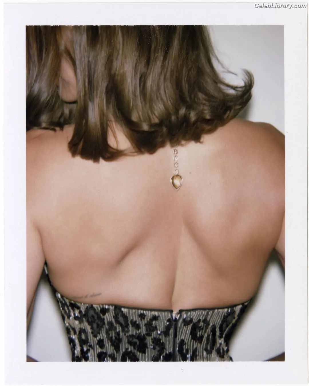 Hailey Baldwin Bieber photo 21 of 1156