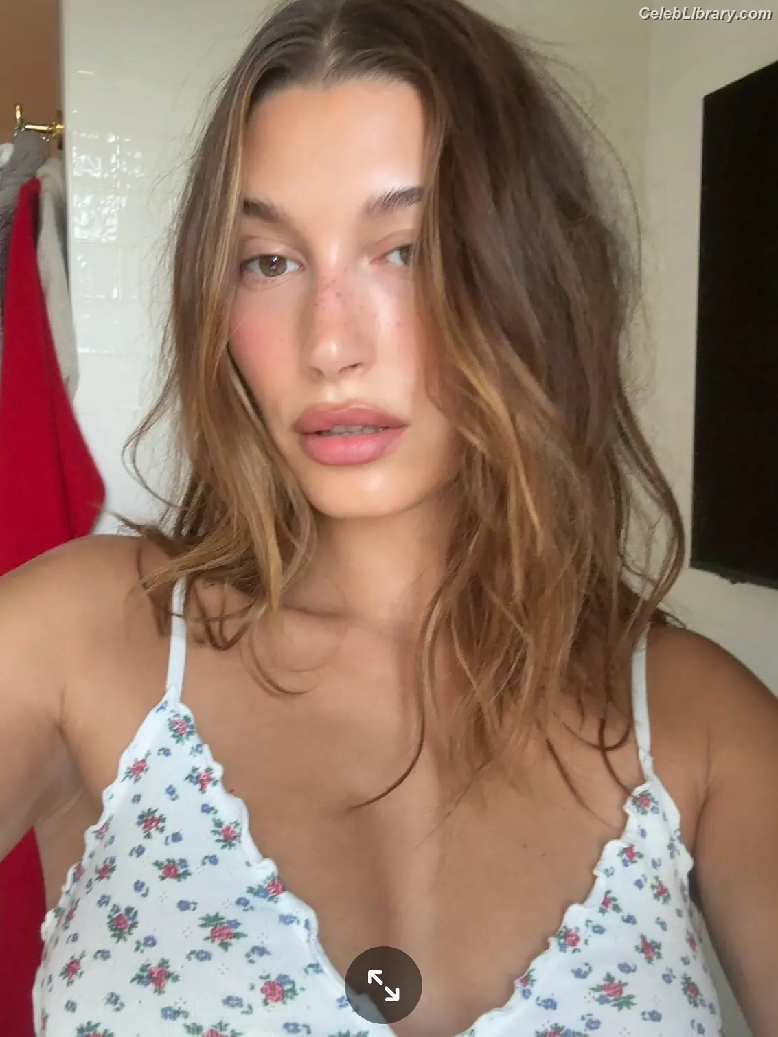 Hailey Baldwin Bieber photo 12 of 1156