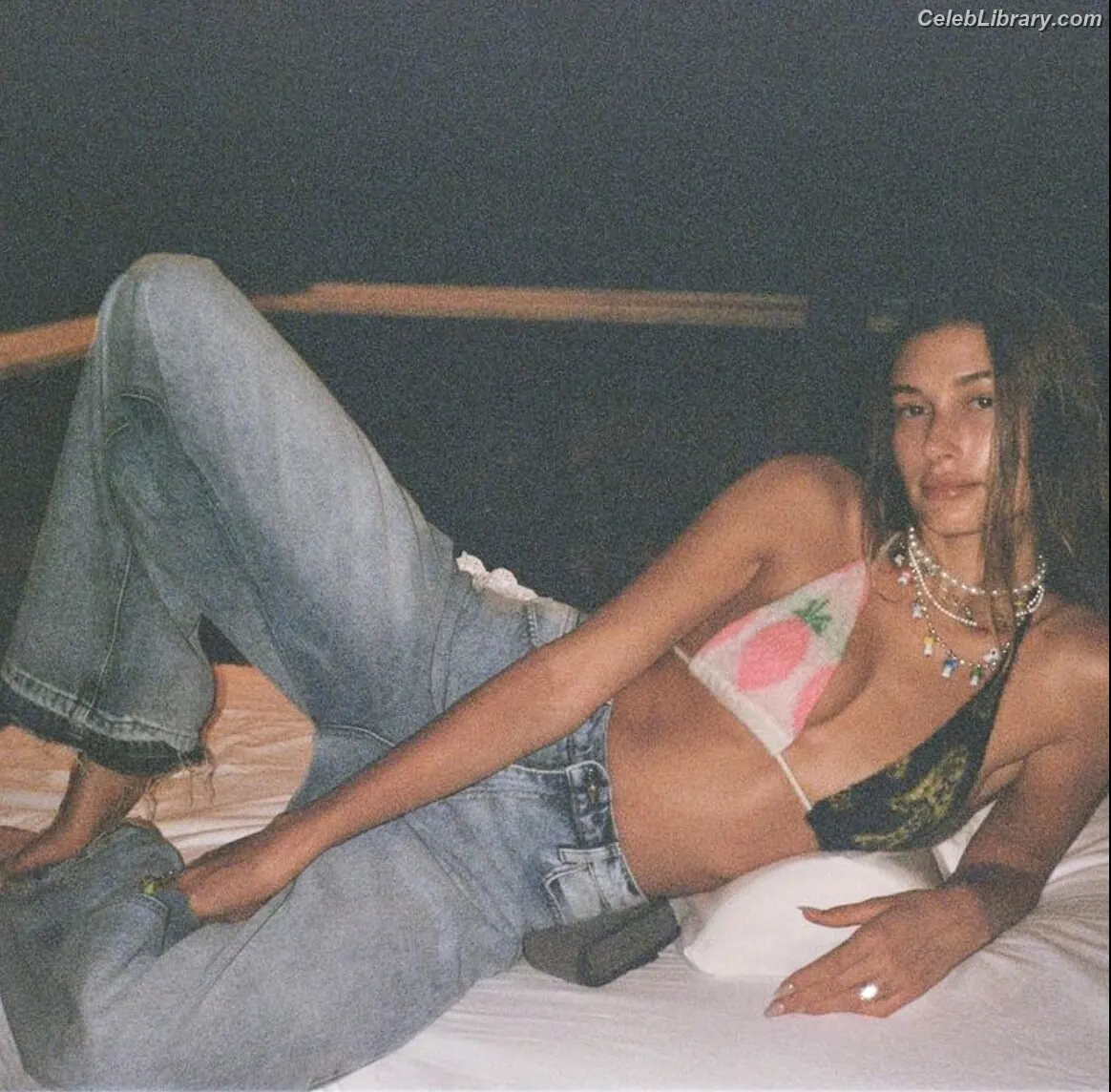 Hailey Baldwin Bieber photo 14 of 1156