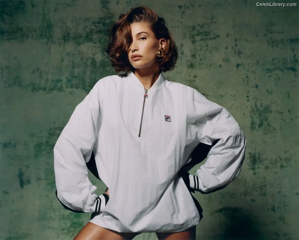Hailey Baldwin Bieber photo 17 of 1156