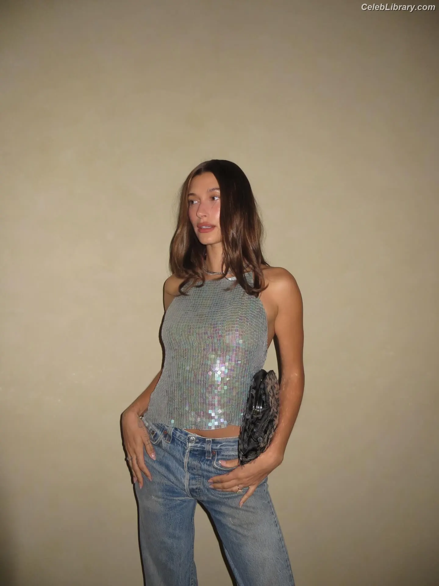 Hailey Baldwin Bieber photo 15 of 1156