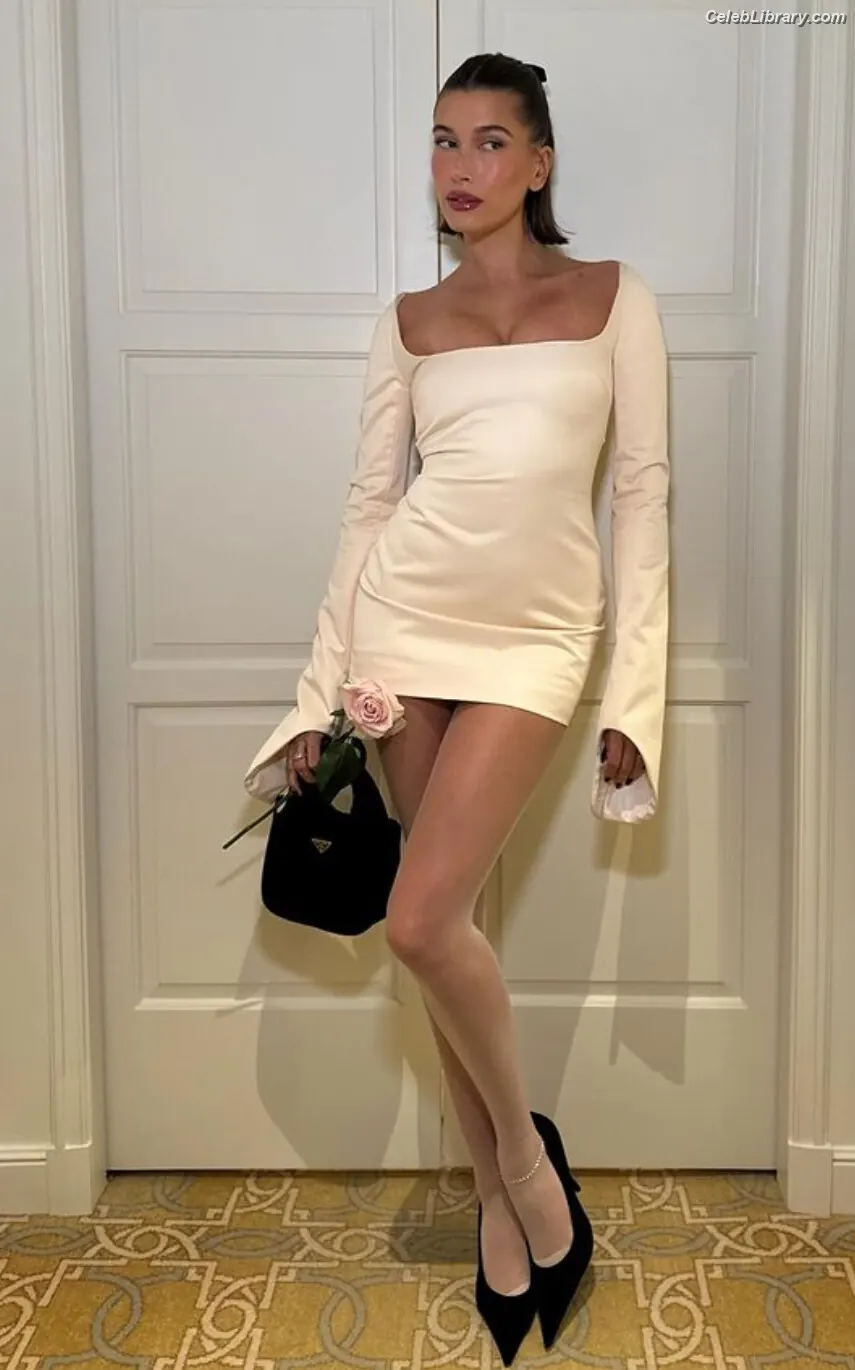 Hailey Baldwin Bieber photo 15 of 1156