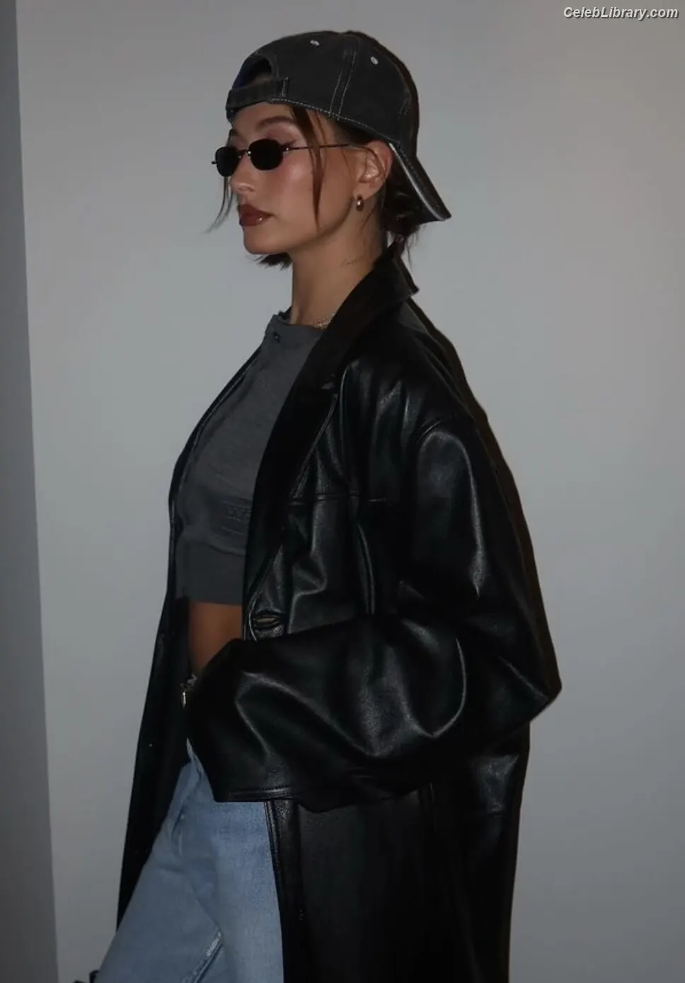 Hailey Baldwin Bieber photo 13 of 1156