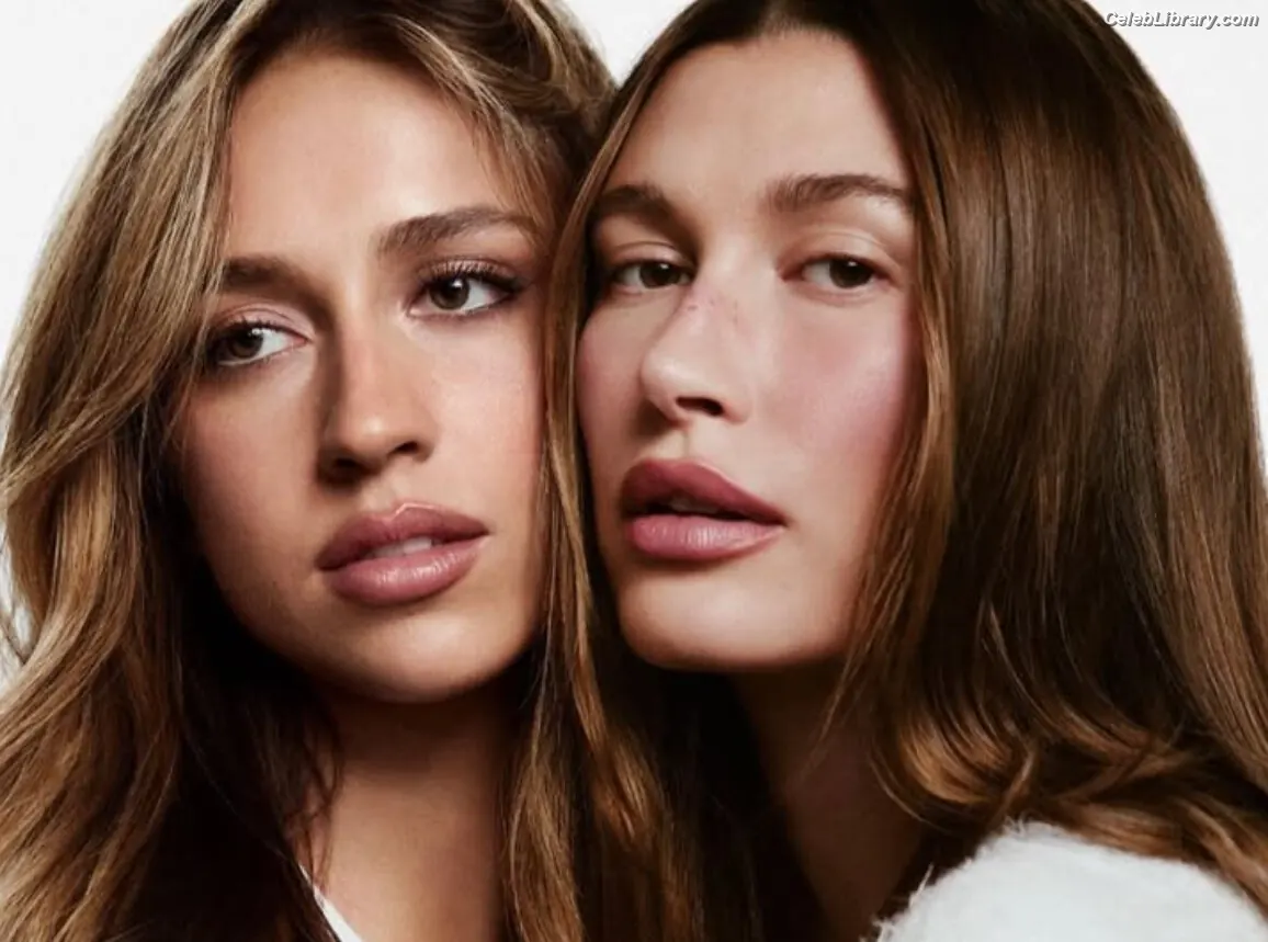 Hailey Baldwin Bieber photo 5 of 1156
