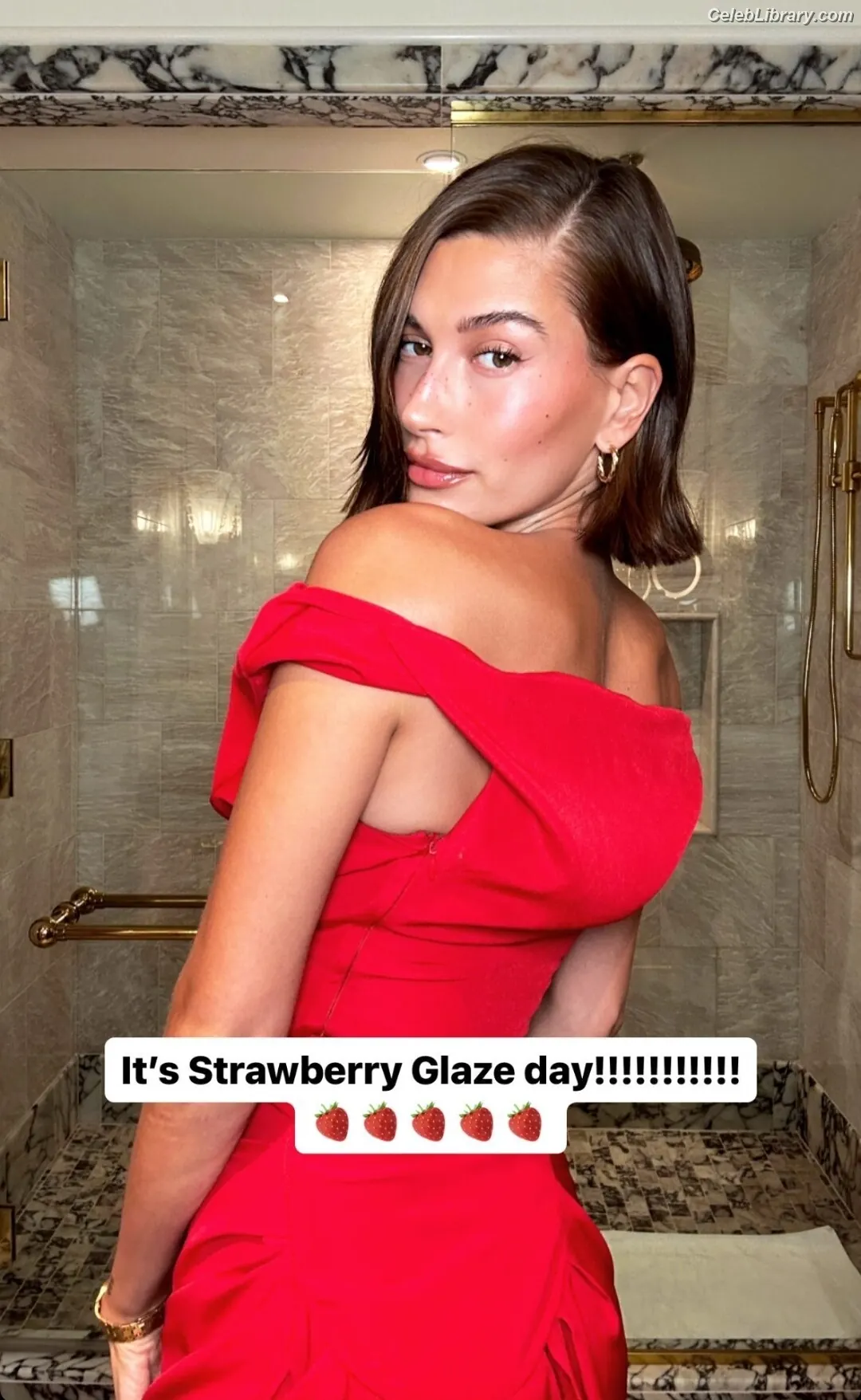 Hailey Baldwin Bieber photo 17 of 1156