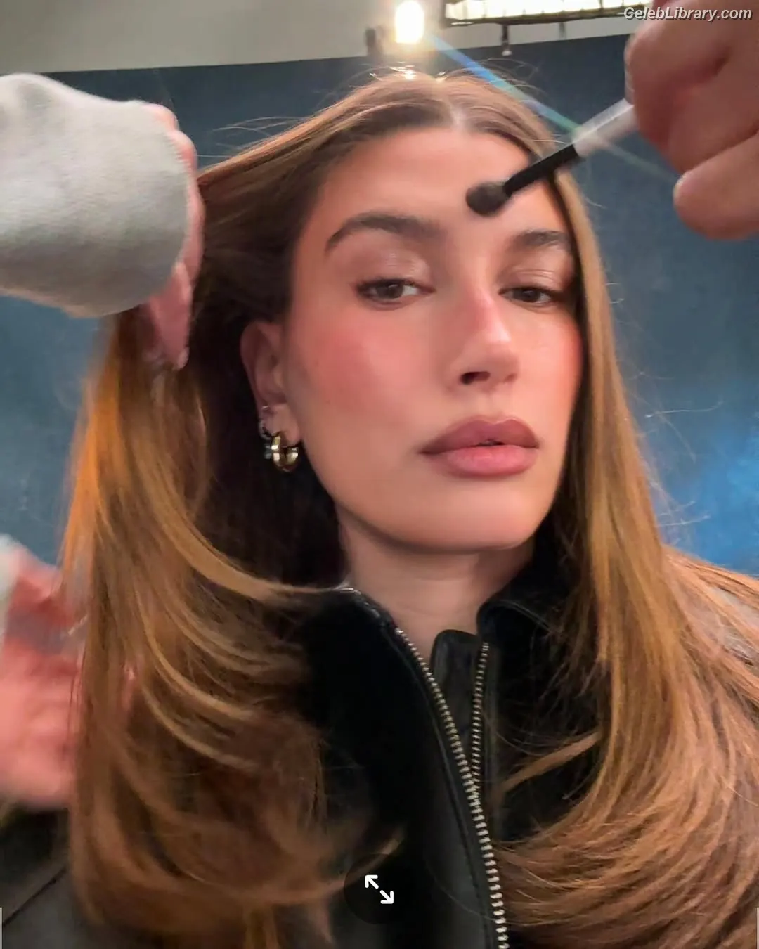 Hailey Baldwin Bieber photo 18 of 1156