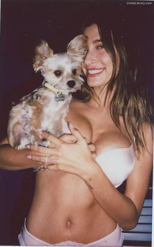 Hailey Baldwin Bieber photo 1 of 1157