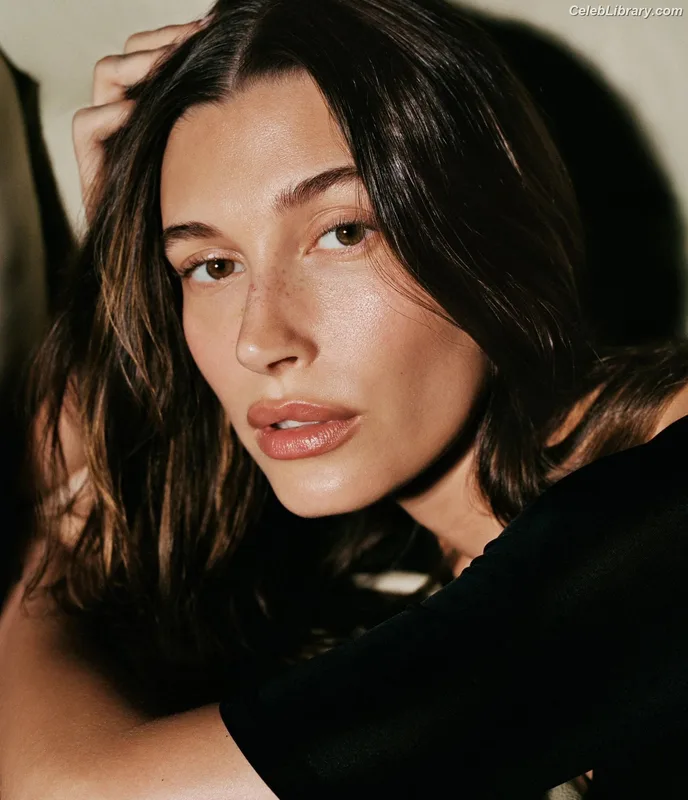 Hailey Baldwin Bieber photo 15 of 1157