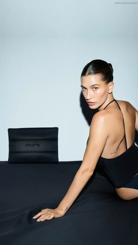 Hailey Baldwin Bieber photo 22 of 1157