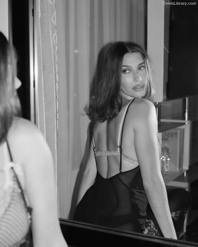Hailey Baldwin Bieber photo 22 of 1157