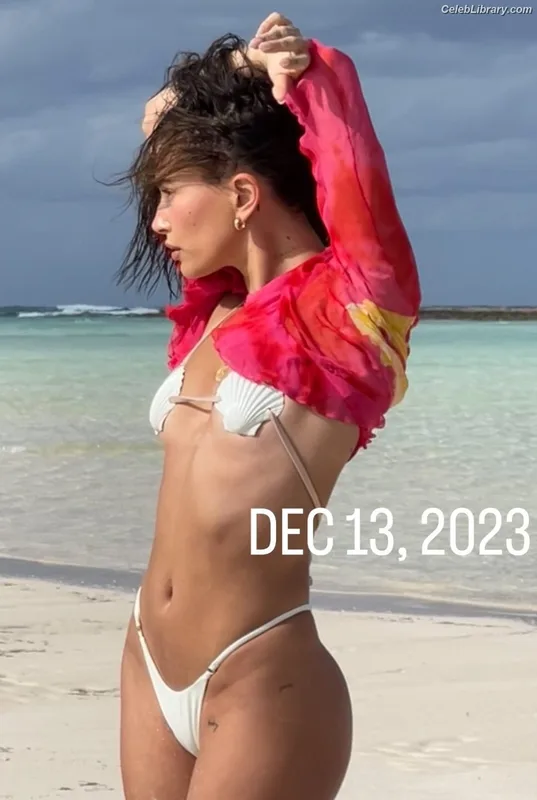 Hailey Baldwin Bieber photo 13 of 1157