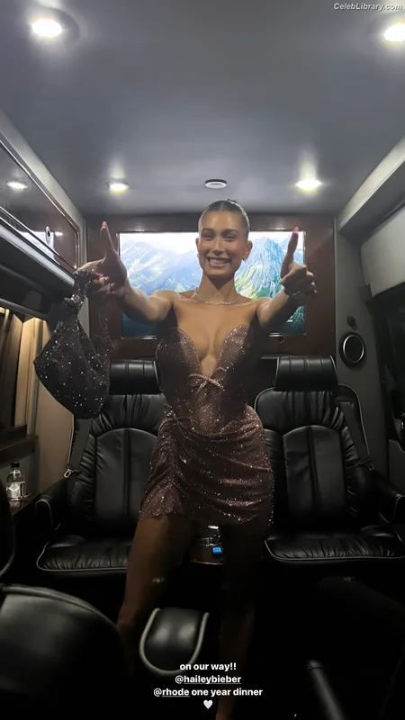 Hailey Baldwin Bieber photo 6 of 1157