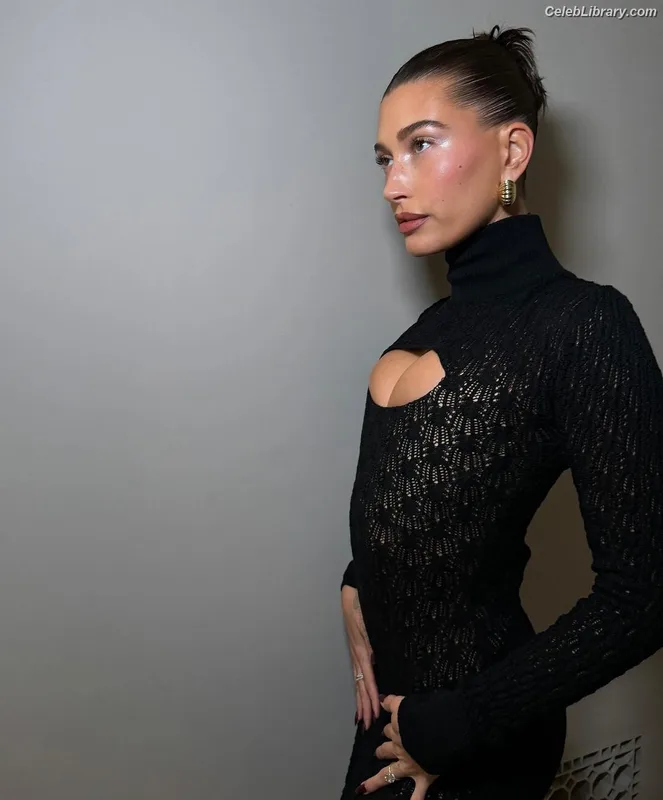 Hailey Baldwin Bieber photo 23 of 1157