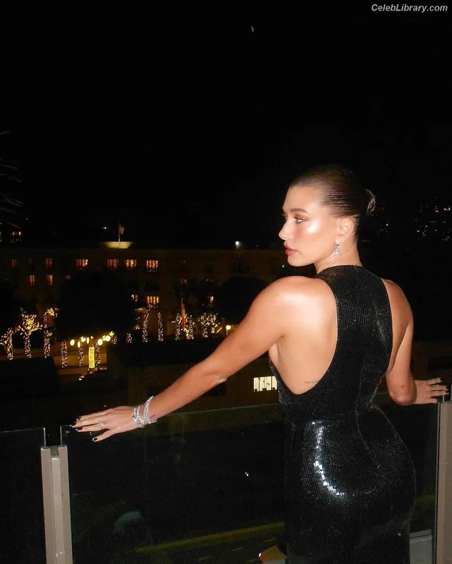 Hailey Baldwin Bieber photo 6 of 1157