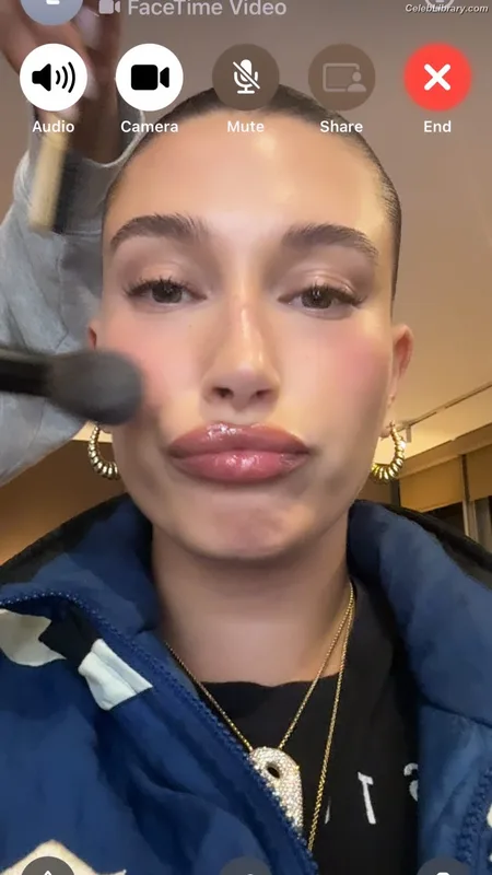Hailey Baldwin Bieber photo 7 of 1157