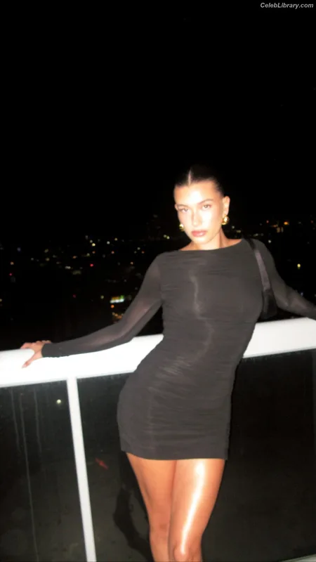 Hailey Baldwin Bieber photo 8 of 1157