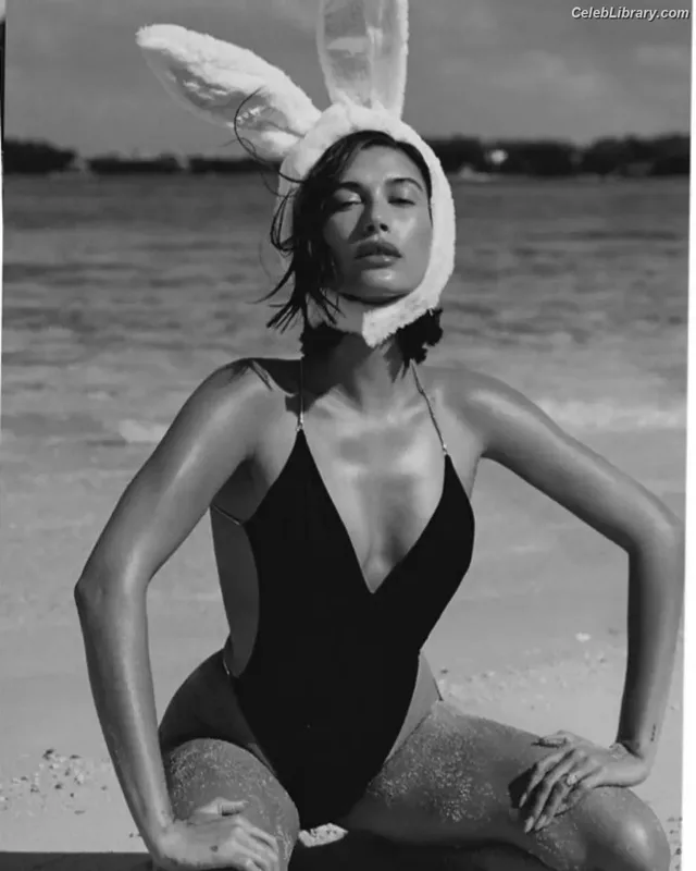 Hailey Baldwin Bieber photo 1 of 1157