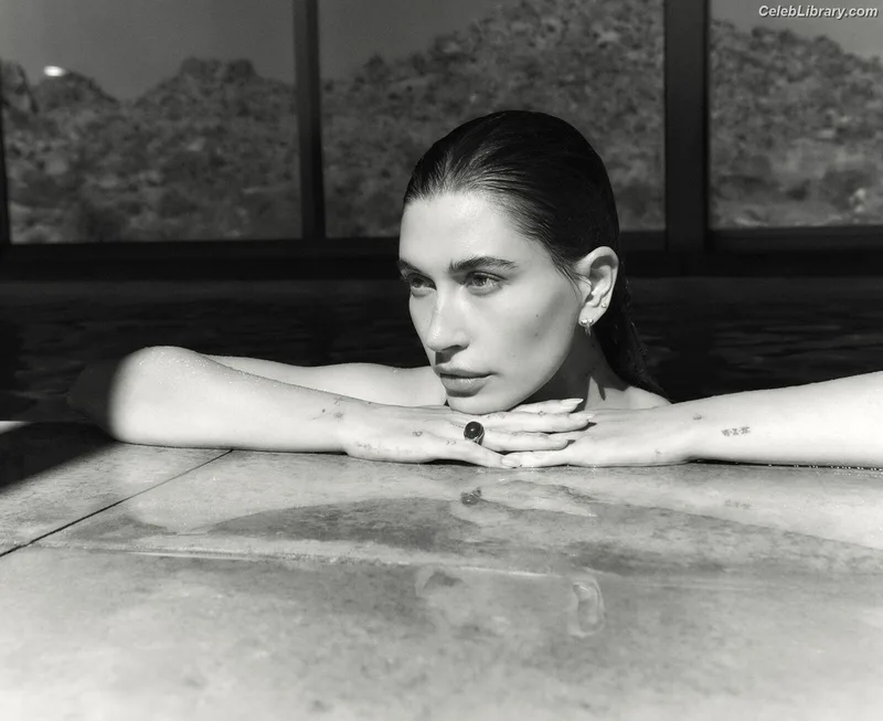 Hailey Baldwin Bieber photo 10 of 1157