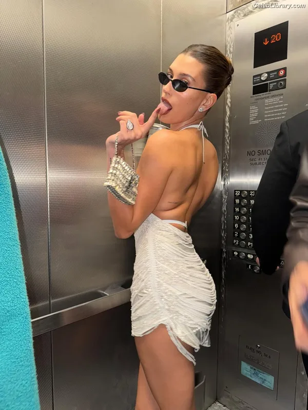 Hailey Baldwin Bieber photo 21 of 1157