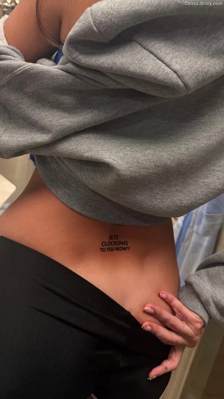 Hailey Baldwin Bieber photo 23 of 1157
