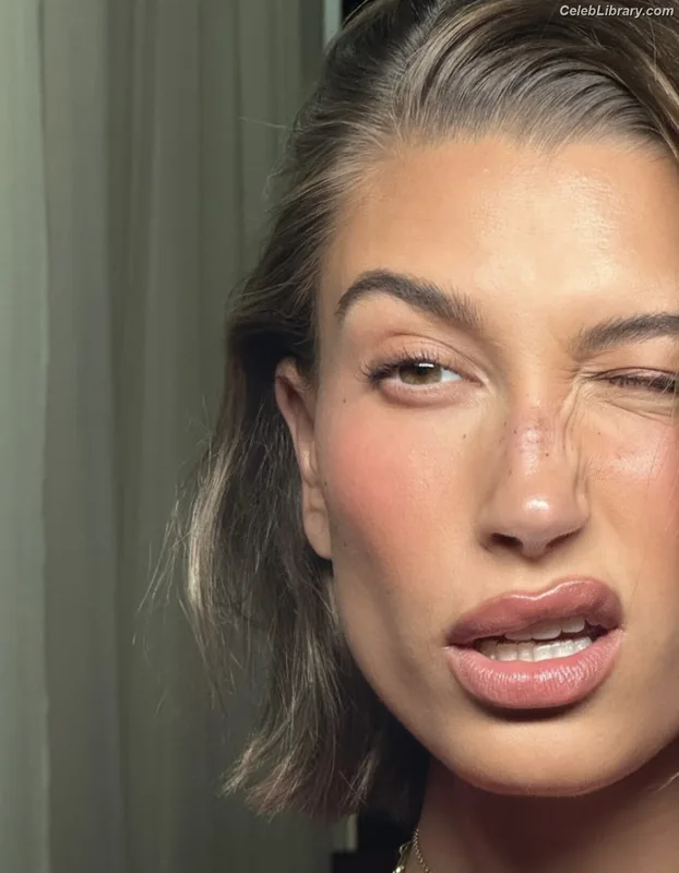 Hailey Baldwin Bieber photo 10 of 1157