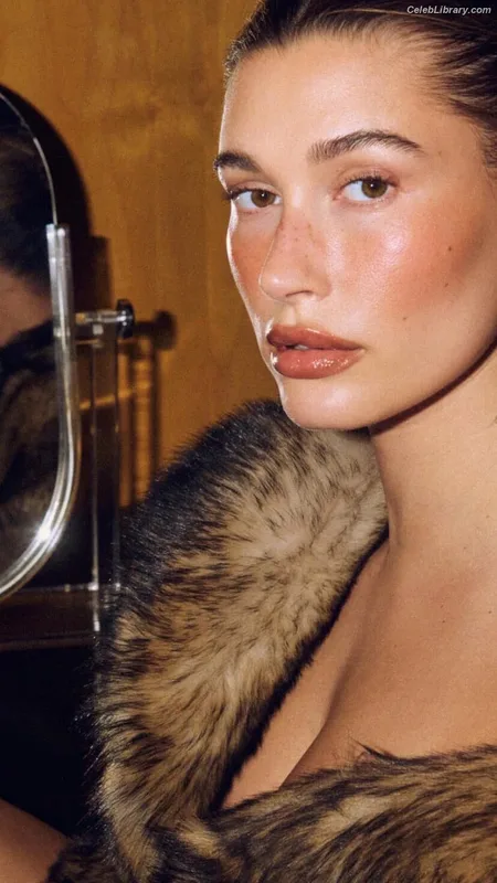 Hailey Baldwin Bieber photo 1 of 1157