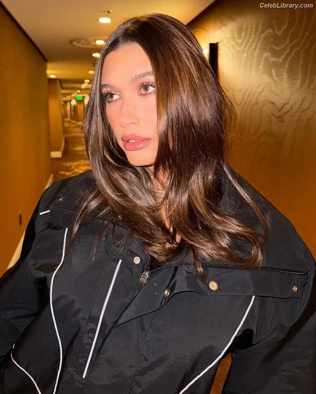 Hailey Baldwin Bieber photo 14 of 1157