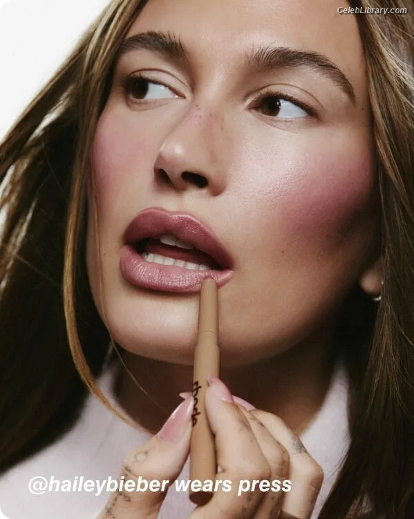 Hailey Baldwin Bieber photo 18 of 1157