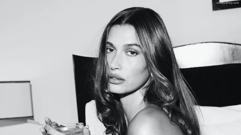Hailey Baldwin Bieber photo 1 of 1157