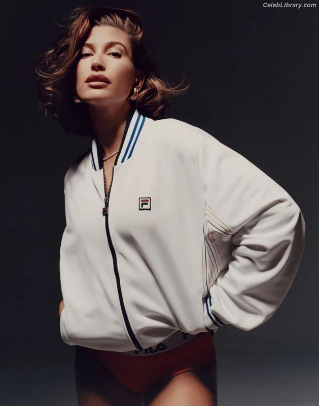 Hailey Baldwin Bieber photo 3 of 1157