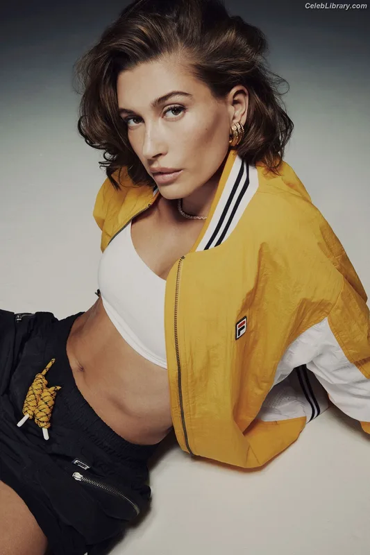 Hailey Baldwin Bieber photo 5 of 1157
