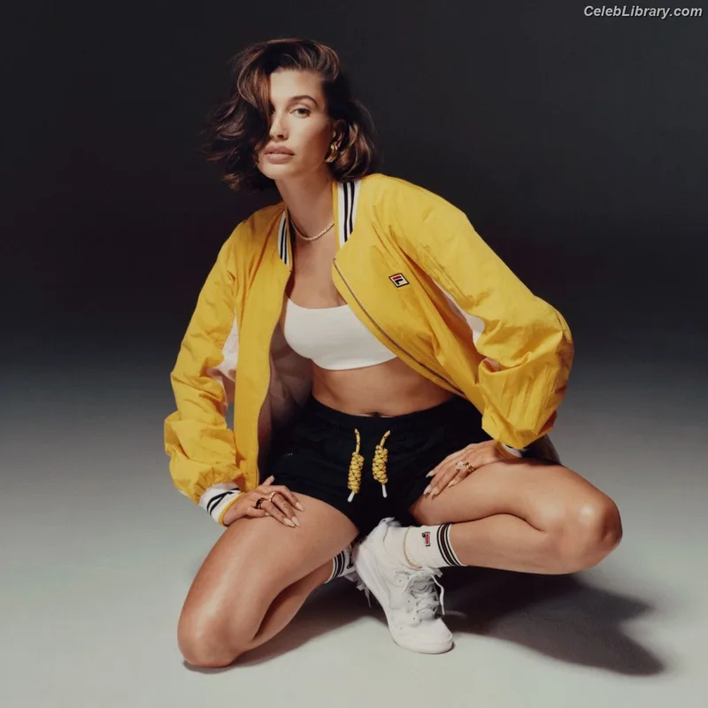 Hailey Baldwin Bieber photo 7 of 1157