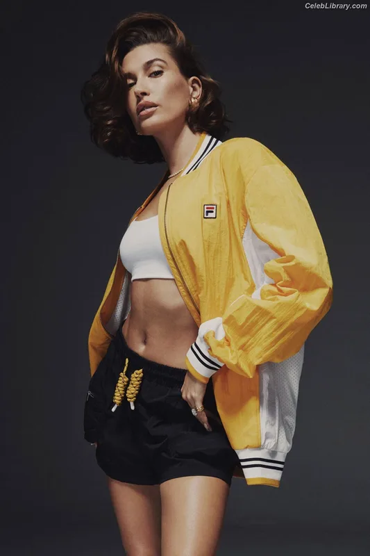 Hailey Baldwin Bieber photo 9 of 1157