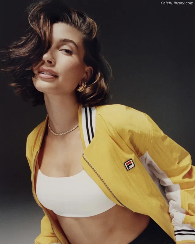 Hailey Baldwin Bieber photo 10 of 1157