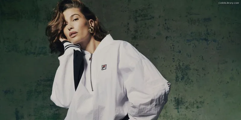 Hailey Baldwin Bieber photo 16 of 1157