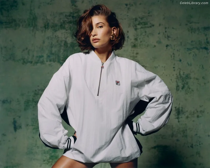 Hailey Baldwin Bieber photo 17 of 1157
