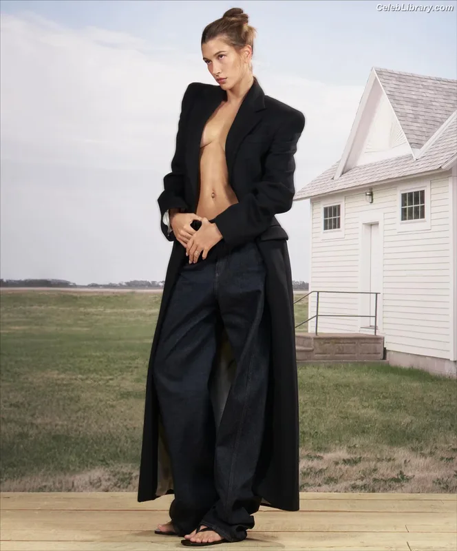 Hailey Baldwin Bieber photo 14 of 1157