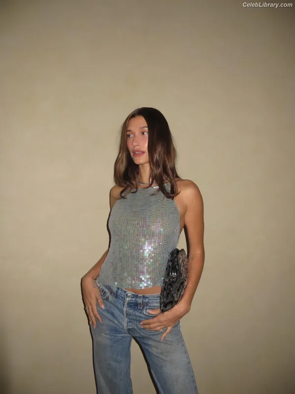 Hailey Baldwin Bieber photo 15 of 1157