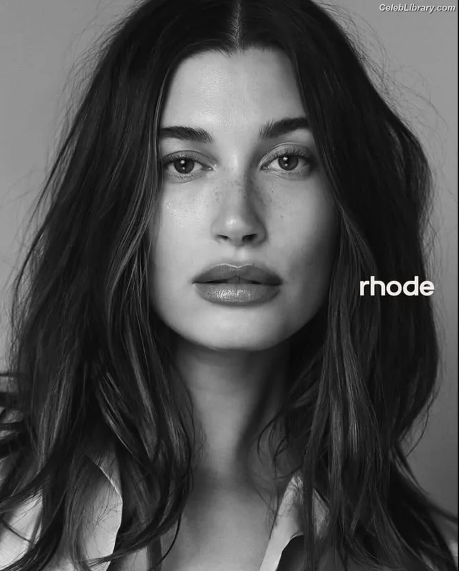 Hailey Baldwin Bieber photo 5 of 1157