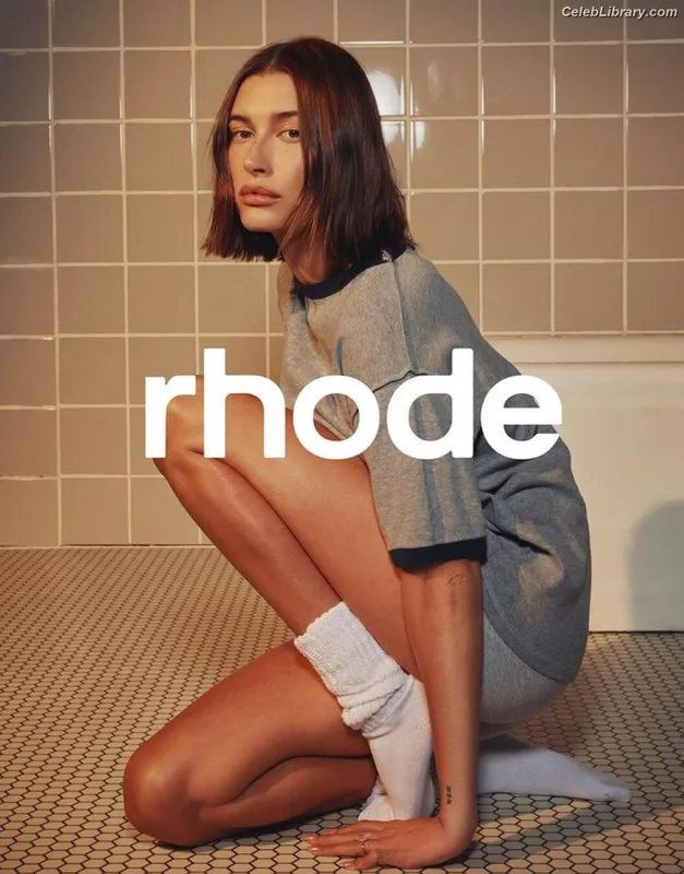 Hailey Baldwin Bieber photo 15 of 1157