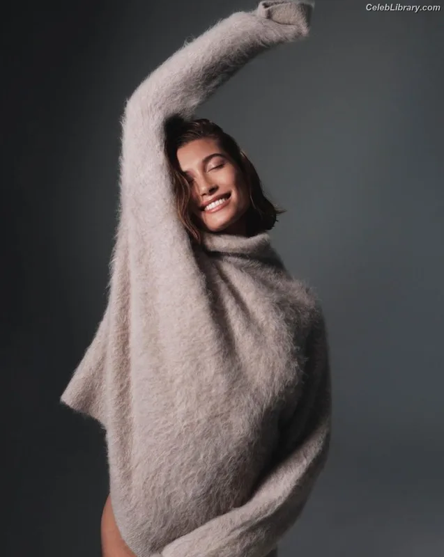 Hailey Baldwin Bieber photo 13 of 1157