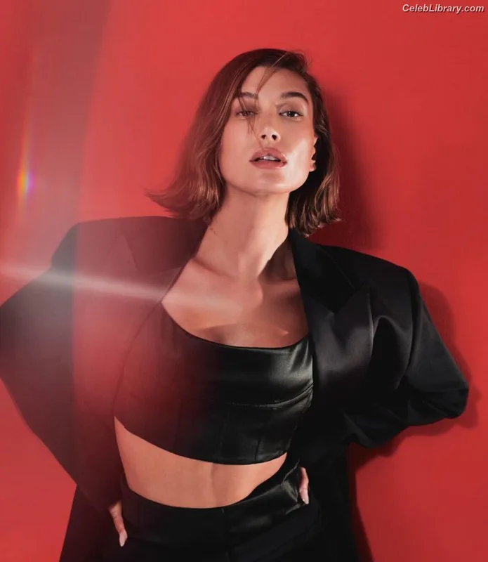 Hailey Baldwin Bieber photo 19 of 1157