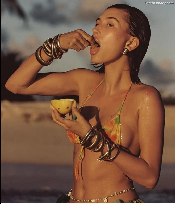 Hailey Baldwin Bieber photo 5 of 1157
