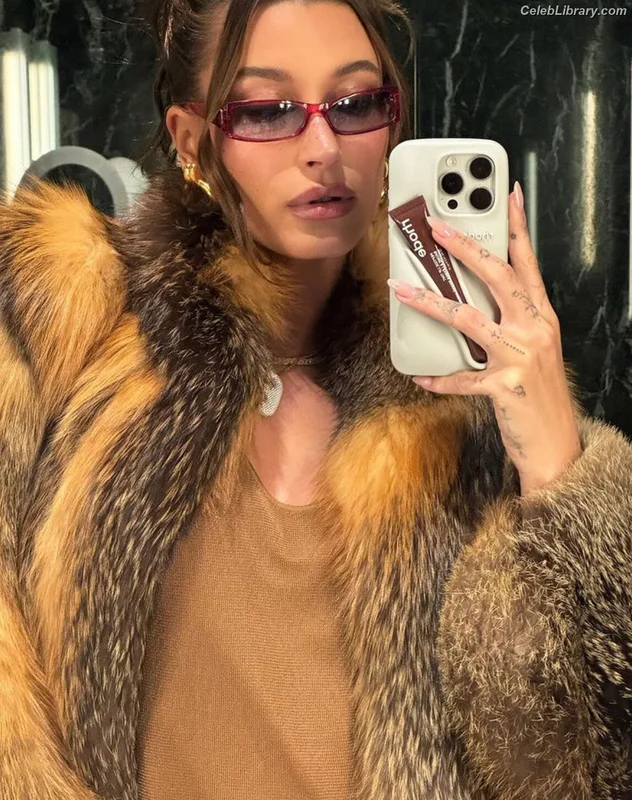 Hailey Baldwin Bieber photo 12 of 1157