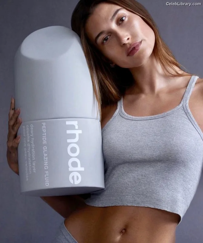 Hailey Baldwin Bieber photo 17 of 1157